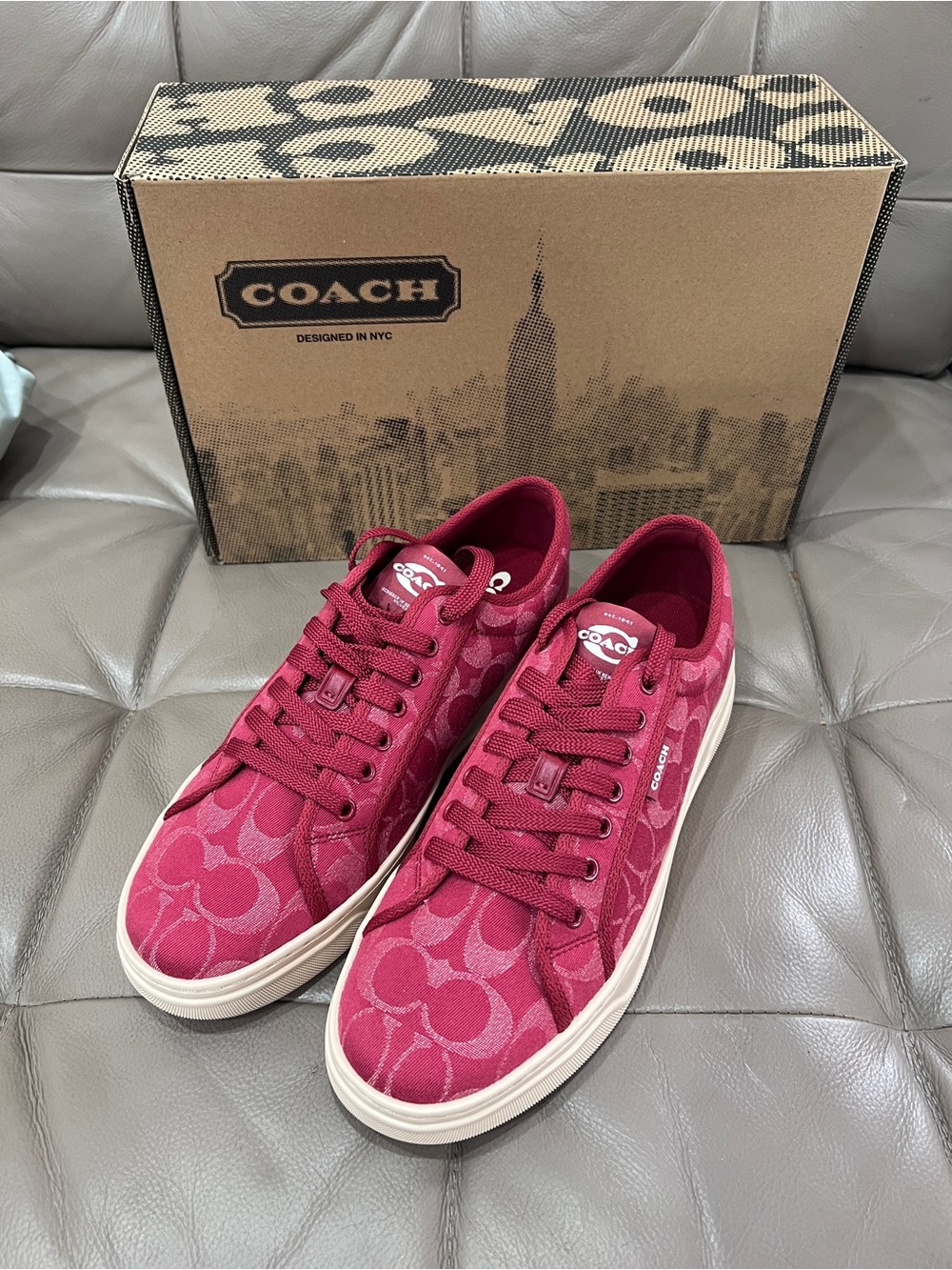 COACH Women's Signature Canvas Low-Top Sneakers Size 9.5